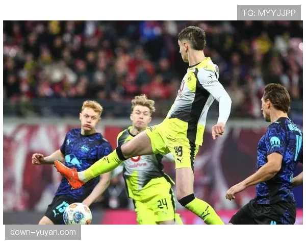 布兰特任意球击中横梁,多特错失绝平良机 布兰特任意球击中横梁,多特错失绝平良机